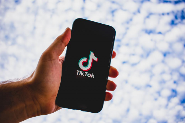 10 Books Recommended By TikTok
